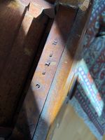 Paire de chaises dites "HALL CHAIR" en bois sculpté, le doss… (photo 6)