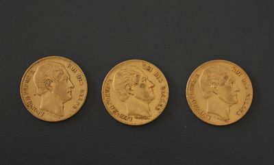 three gold sovereigns, one of which is a sovereign and one of which is a sovereign