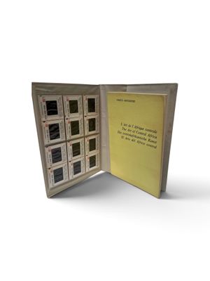 une photo d'un livre ouvert sur la page d'un poème
