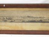 une vieille photo représentant une ville, dans un cadre en bois