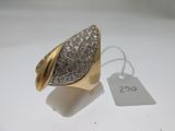 une photo d'une bague en or et diamants avec une étiquette de prix