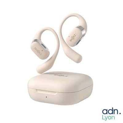 une image représentant un casque audio posé sur une boîte blanche
