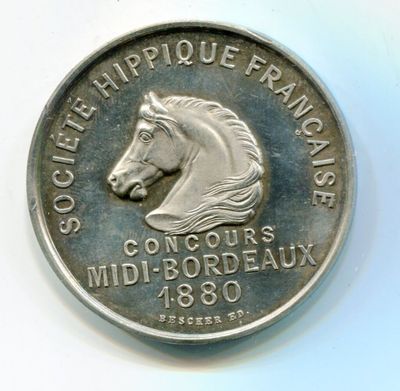 un gros plan d'une pièce de monnaie sur laquelle figure une tête de cheval