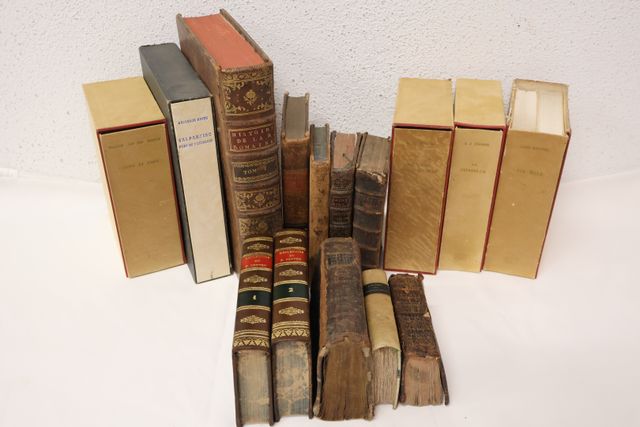 Lot d’ouvrages dont illustré moderne et livres 18° dépareillés. 