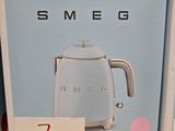 une boîte sur laquelle figure l'image d'une cafetière