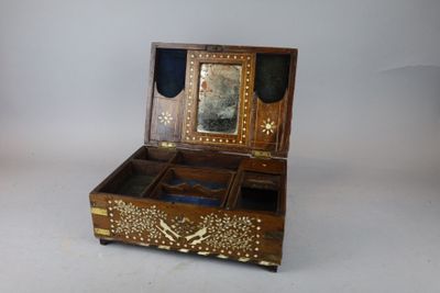 COFFRET À BIJOUX À COMPARTIMENTS