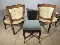 Paire de fauteuils en noyer mouluré, sculpté et teinté à dos… (photo 4)