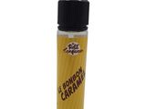 une bouteille de sirop aromatisé au caramel à la crème de citron sur fond blanc