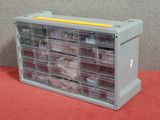 une photo d'un meuble de rangement en plastique comportant de nombreux tiroirs