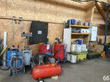 Il y a de nombreux types de compresseurs d'air dans ce garage