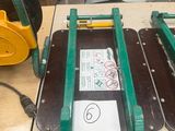 une photo d'une table sur laquelle se trouvent quelques outils