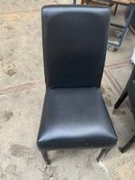 Lot de 4 chaises contemporaines en simili cuir noir, à dossi… (photo 2)