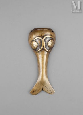 une image représentant un objet métallique sur lequel figure un visage