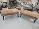 two benches that are sitting in the middle of a room