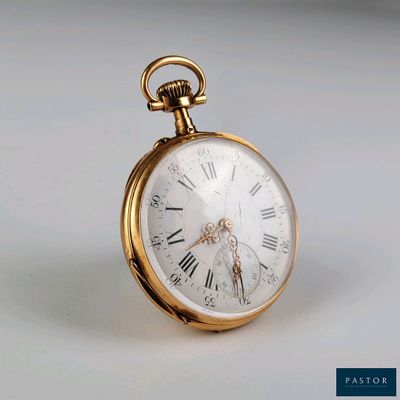 une montre de poche en or avec des chiffres romains