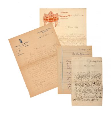 un lot de vieilles lettres et d'enveloppes datant du début du XXe siècle