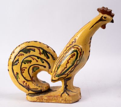 une figurine représentant un coq sur fond blanc