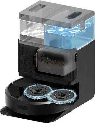 une image montrant un gros plan d'une cafetière avec deux tasses