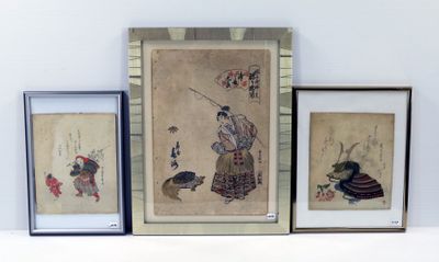 trois tableaux asiatiques encadrés représentant une femme et un chien