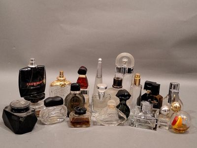a lot of different perfume bottles sitting on a table
