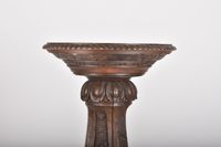 Porte-torchère en chêne teinté à décor d’acanthes, fleurette… (photo 4)