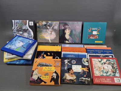 un grand nombre de livres posés sur une table