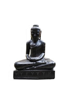 statue d'un Bouddha assis sur un socle noir