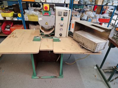 a machine that is sitting on top of a table