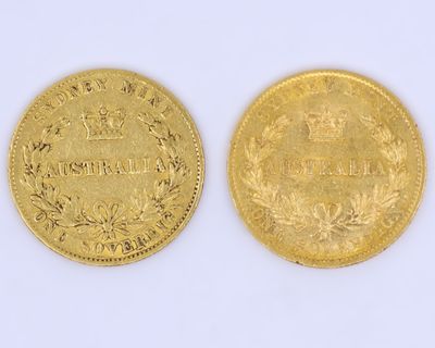 deux pièces d'or, l'une ornée d'une couronne et l'autre d'une couronne