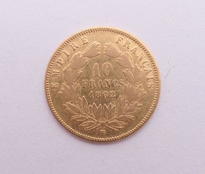 une image d'une pièce d'or sur une surface blanche
