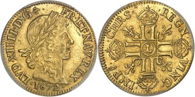 une pièce d'or avec une croix au recto et une couronne au verso