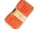 un bracelet en perles orange avec un fermoir doré