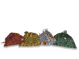 un ensemble de quatre sacs de couleurs différentes empilés les uns sur les autres