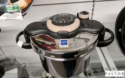 une casserole avec son couvercle dans un magasin