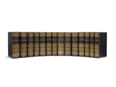un lot de six livres sur fond blanc