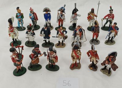 de nombreuses figurines de différentes tailles et couleurs