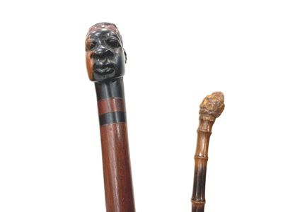 Lot: stick? en bambou et canne en bois naturel, le pomeau à …