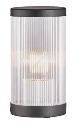 un gros plan d'une lampe sur fond blanc