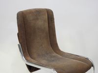 Fauteuil en bois, le dossier rectangulaire, gainé de toile, … (photo 2)