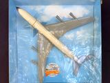 une photo d'une maquette d'avion dans une boîte