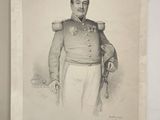 une vieille photo d'un homme en tenue militaire tenant un fusil