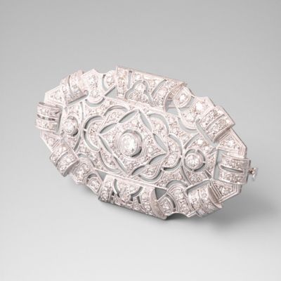 Broche plaque en platine de forme octogonale allongיe, ajour…