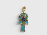 un pendentif égyptien en forme de croix, en or et émail