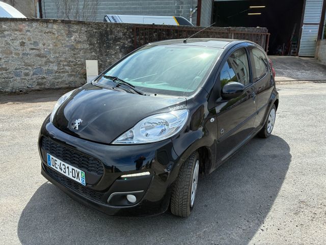Véhicule particulier PEUGEOT 107 immatriculé DE-431-DX, 1ère mise