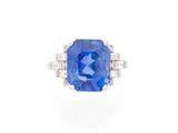 une bague en saphir et diamant