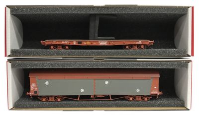 une boîte contenant un wagon et une boîte contenant un wagon