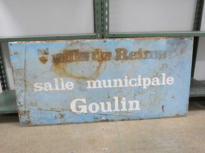 a blue sign that says sale municipale goulin on it