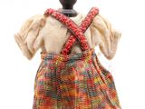 une robe sur un mannequin, sur fond blanc