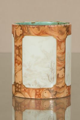a picture of a picture of a vase on a table