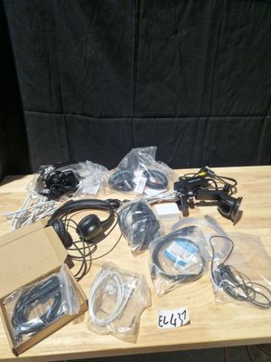 EL431// lot de différents accessoires informatique/electroni…